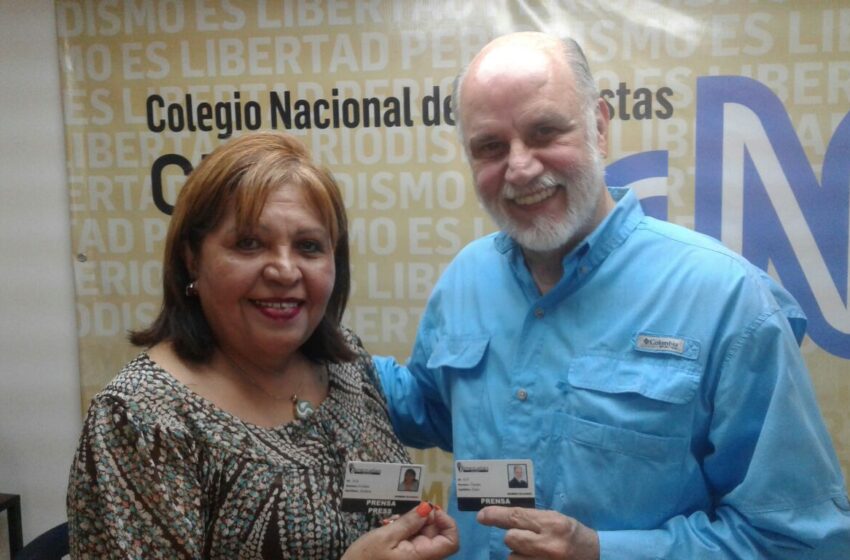  Tinedo Guía e Ivón Andara, Miembros de Honor de Venezuelan Press